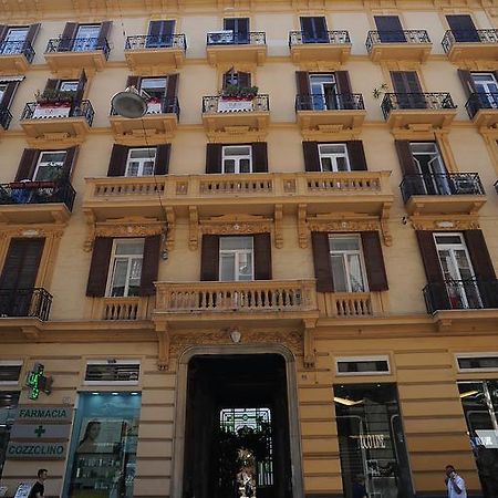 B&B Residenza Via Dei Mille ナポリ エクステリア 写真
